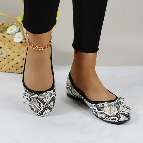 Women's Cushioned Insole Classic Bow Tie Ballerina Flat - Picture 4 of 10